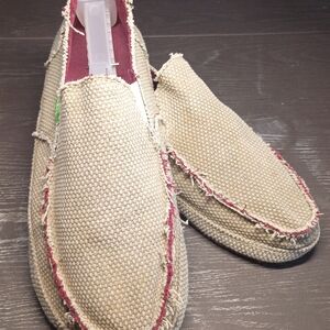 Sanuk Beige Canvas Slip-Ons with Burgundy Trim. Men's 9M Nice Shape!!!